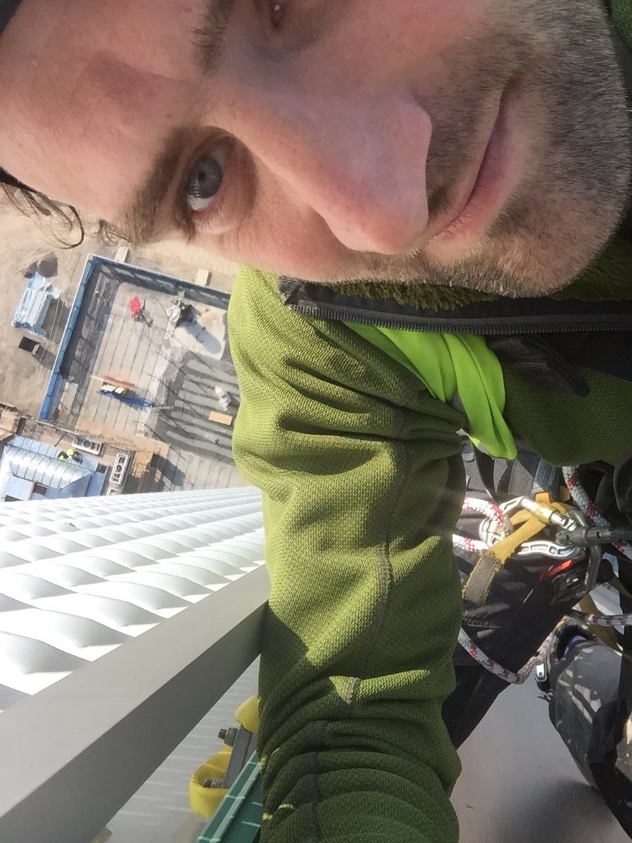 edgeropeaccess's tweet image. Climbing the full 530ft of the i360 ! Love my job!