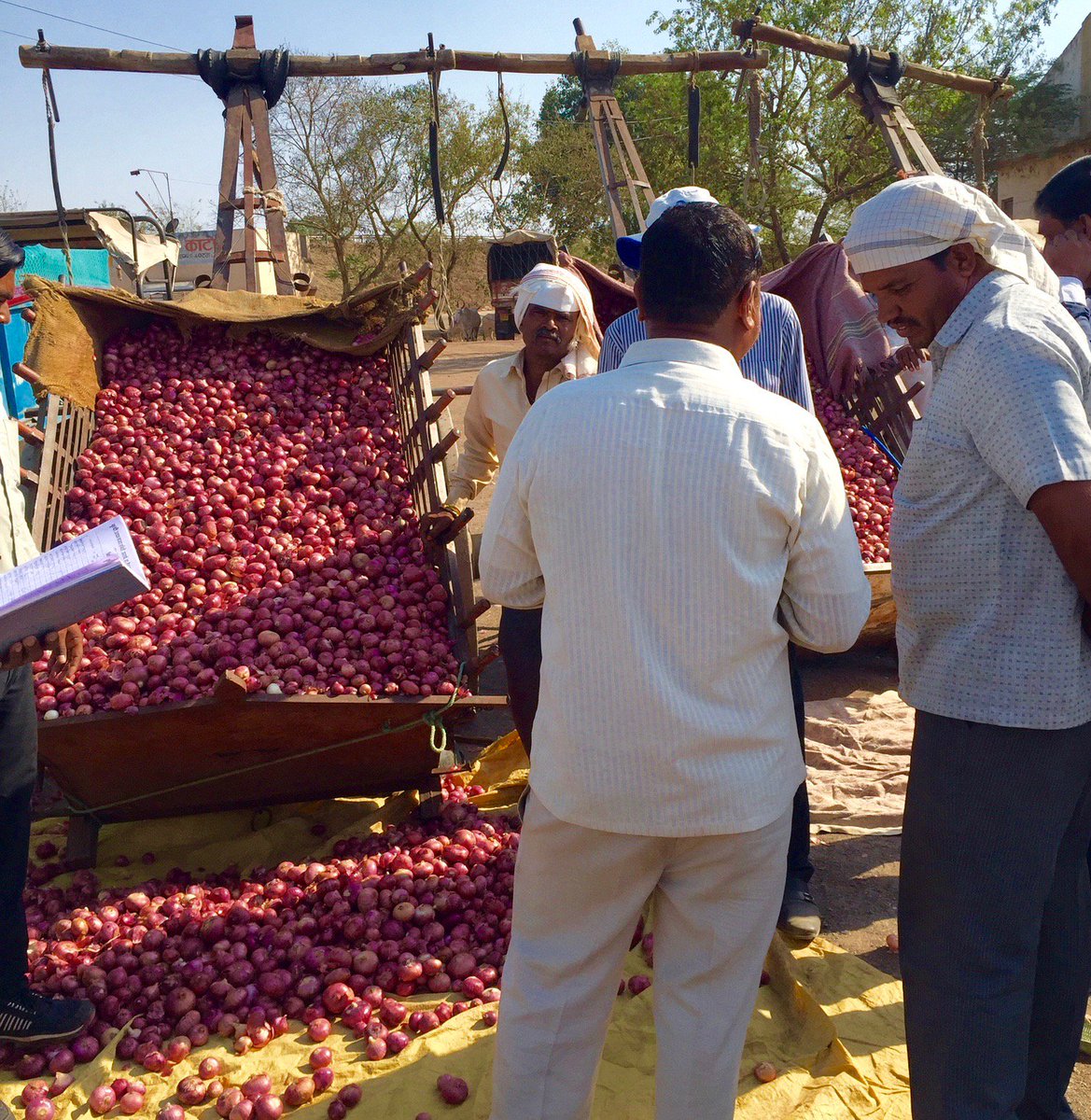 Braincloud21's tweet image. The game of Onion Shortage in India braincloud.in/onion/