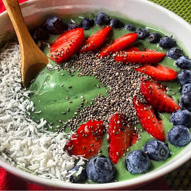 RealLifeRehab's tweet photo. Good morning #greensmoothie bowl for #StPatricksDay #spirulina #mango #banana #coconutwater ☘✨💚 https://t.co/5fc2u3CJJL