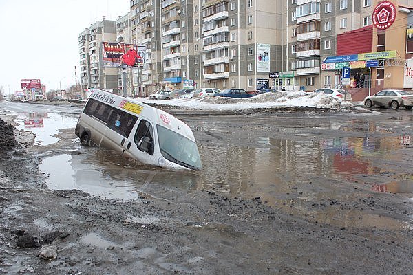 PanelStone's tweet image. – Говорят у вас в России медведи по дорогам ходят?!
– Врут! Нет у нас дорог!