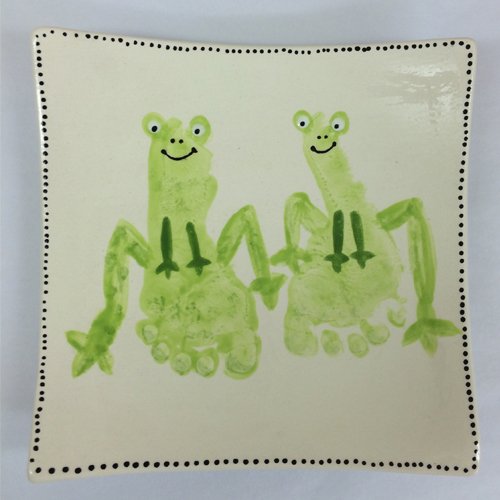 StudioScribbles's tweet image. How are you celebrating today? We're painting everything green! #StPatricksDay #StudioScribbles #PaintYourOwnPottery