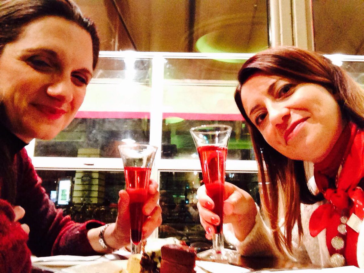 BlogAndTheCity1's tweet photo. #aperitivo #amici #colleghi #quattro #chiacchiere #liberta #sPatrick #fashionblog #adopo https://t.co/tNG4SPWC3a