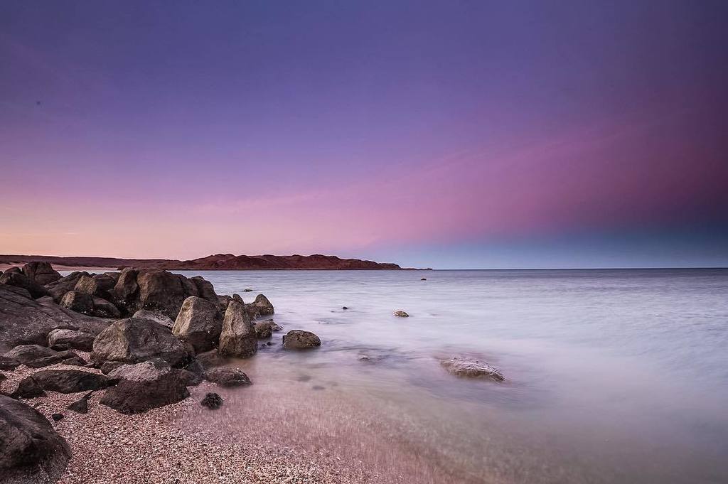 LookLeftPhot's tweet photo. Sail away Thursday
#sunset #landscape #hearsonscove #karratha #travelhub #hellobluey #bea… https://t.co/PHub29AQeE https://t.co/TvYsNufAK6