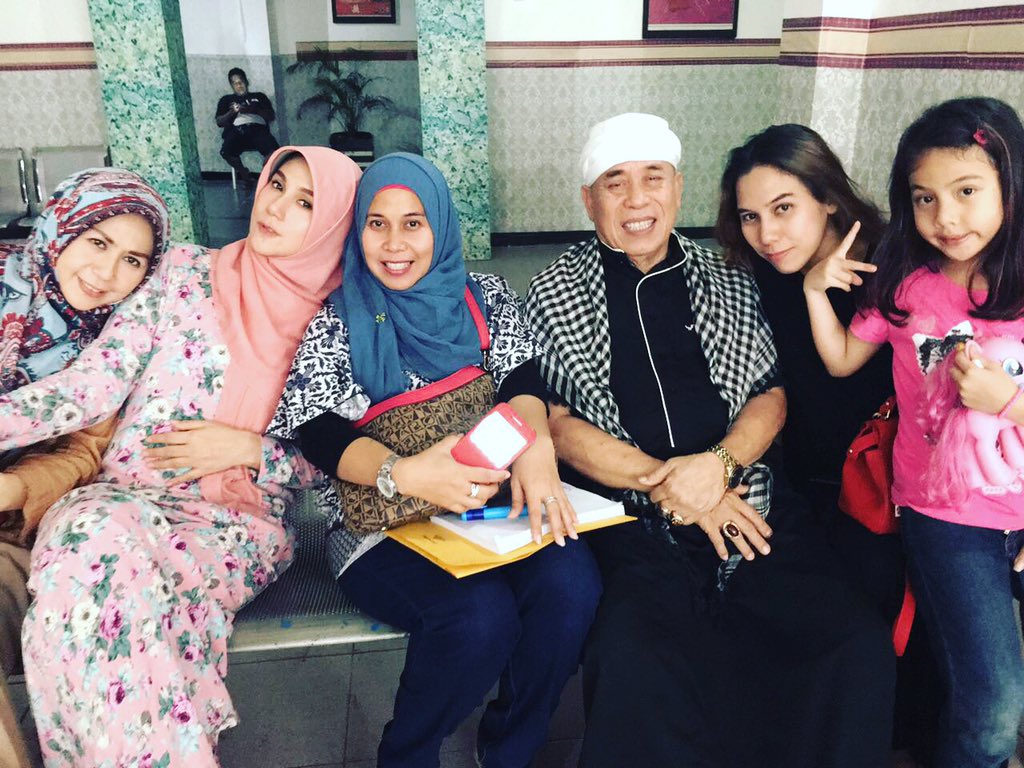 Me_Lz's tweet photo. Kebersamaan sore ini.. 😊😘 https://t.co/8b2tSyCkyR
