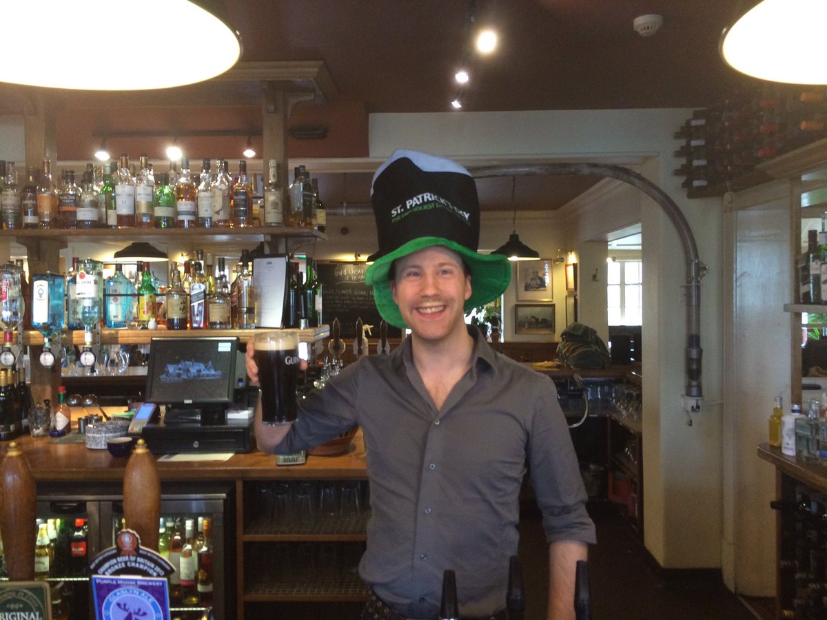 fox_pub's tweet photo. Happy #StPatricksDay from everyone at The Fox. https://t.co/rIWZohQIsl
