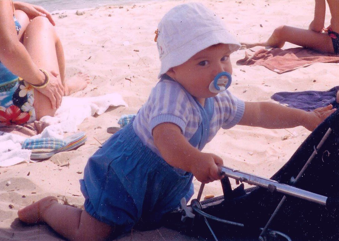 ViaFabula's tweet photo. Comme promis, voici Rémy, notre lead développeur! L'auriez-vous reconnu? #ThrowbackThursday #TeamViaFabula #startup https://t.co/F3UT6UkVBU