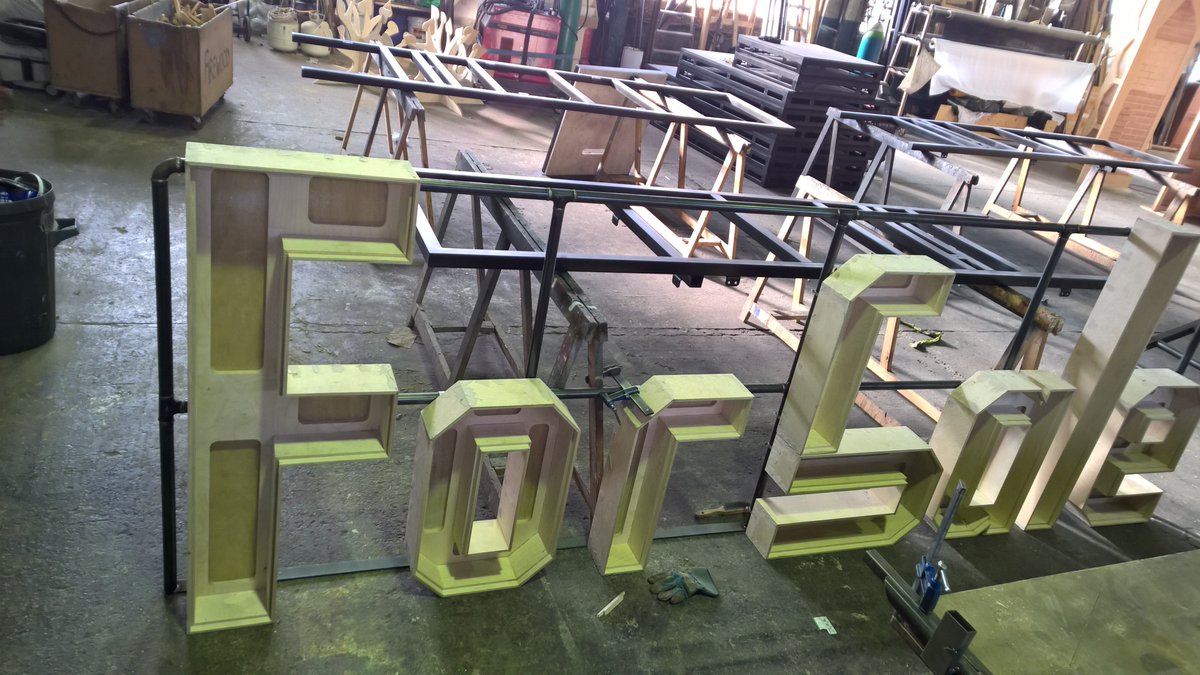 SplinterScenery's tweet image. It has been great working on the upcoming show #TheSignoftheTimes for @WiganLittleThtr #theatre #curtainup