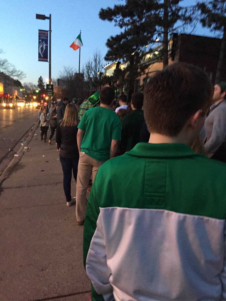 zachroosa's tweet photo. @DjDonnieD @DublinSquareEL waiting in line to get in 🍻 https://t.co/RyBT0QdKrA