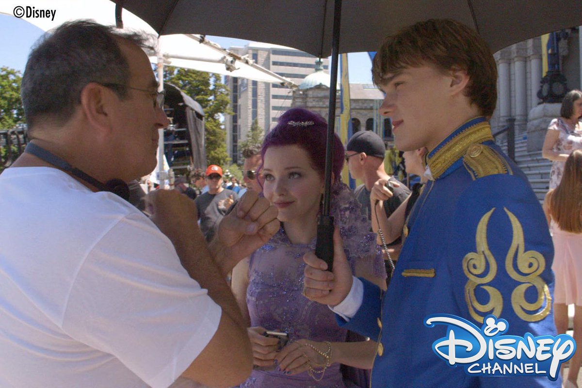 ディズニー チャンネル公式 今週土曜日 19日 22時は ディセンダント の舞台裏をたっぷり伝える30分番組が登場 作品にこめた思いや撮影の合間の様子などディズニー チャンネルならではの特別映像 お見逃しなく 同日時 は ディセンダント も