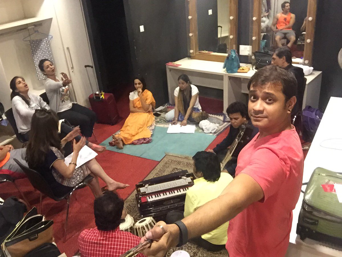 GauharThePlay's tweet photo. #Bengaluru! We perform at #ChowdiahHall tonight!! Come watch #GauharJaan come alive in a grand musical production!! https://t.co/wZZt3Eiqv8