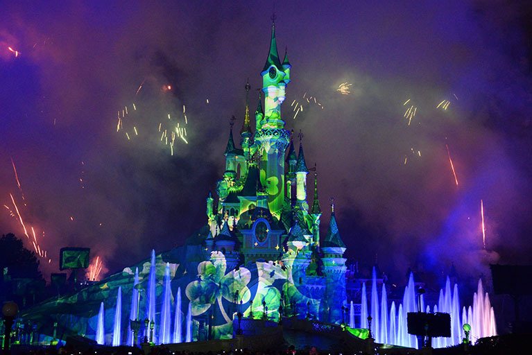 DisneylandParis's tweet photo. Le vert vous porte chance aujourd’hui ! ☘ #SaintPatrick https://t.co/10uw9e7sxd