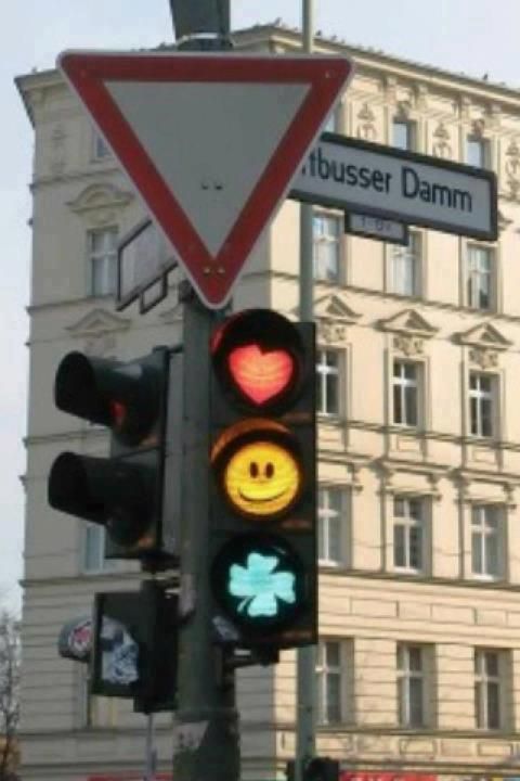HONK_The_App's tweet photo. Happy #SaintPatricksDay honkers!Who is gonna get the green light today?! #getlucky #justHONKit #March17th #app https://t.co/ov4duA9eys