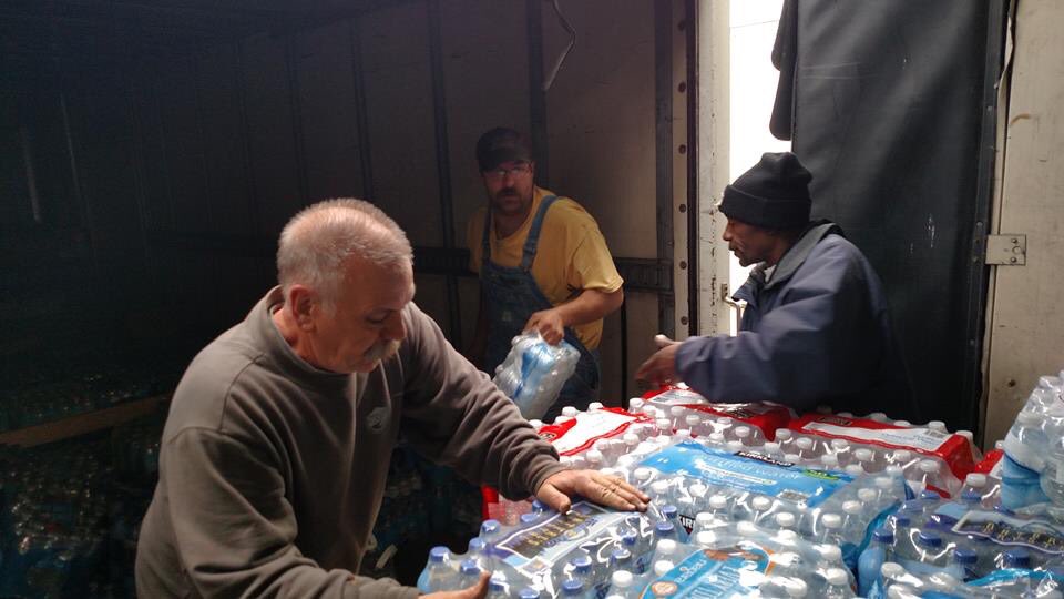 CleanFlint's tweet photo. Workers at the Flint Community Action Agency hard at work. Unloading over 200 gallons and over 11000 water bottles! https://t.co/GvDaauSSyc