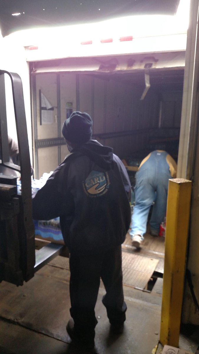 CleanFlint's tweet photo. Workers at the Flint Community Action Agency hard at work. Unloading over 200 gallons and over 11000 water bottles! https://t.co/GvDaauSSyc