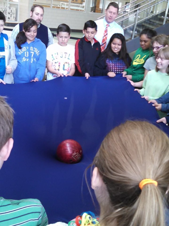 MathDavidUtah's tweet photo. Neil Armstrong Acad. sixth graders creating stable orbits around the sun's gravity well. #utstempa @RRScotta https://t.co/PoERcUhELc