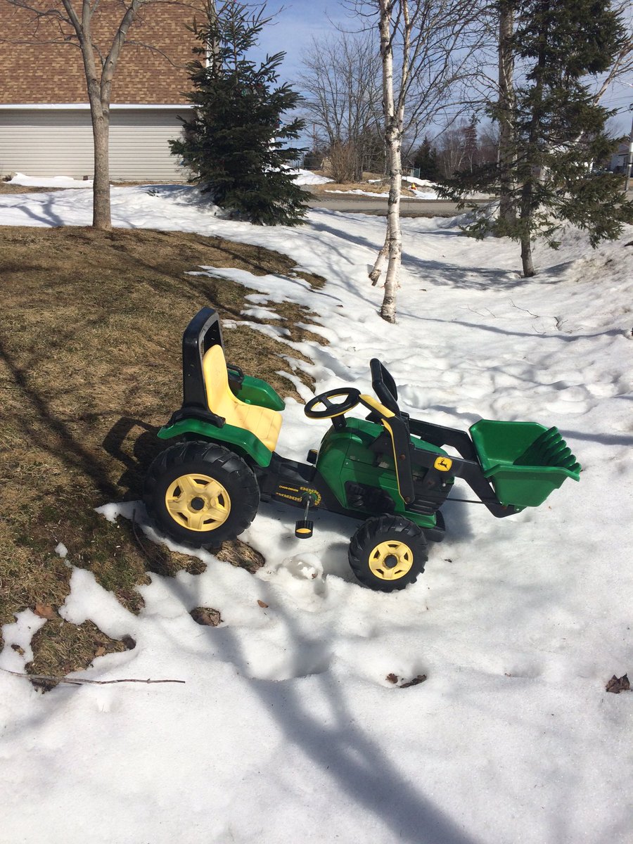 ColesNinety9's tweet photo. The new @JohnDeere loader just arrived #BudgeCuts #MembertouPublicWorks https://t.co/QjLlmjHrrJ
