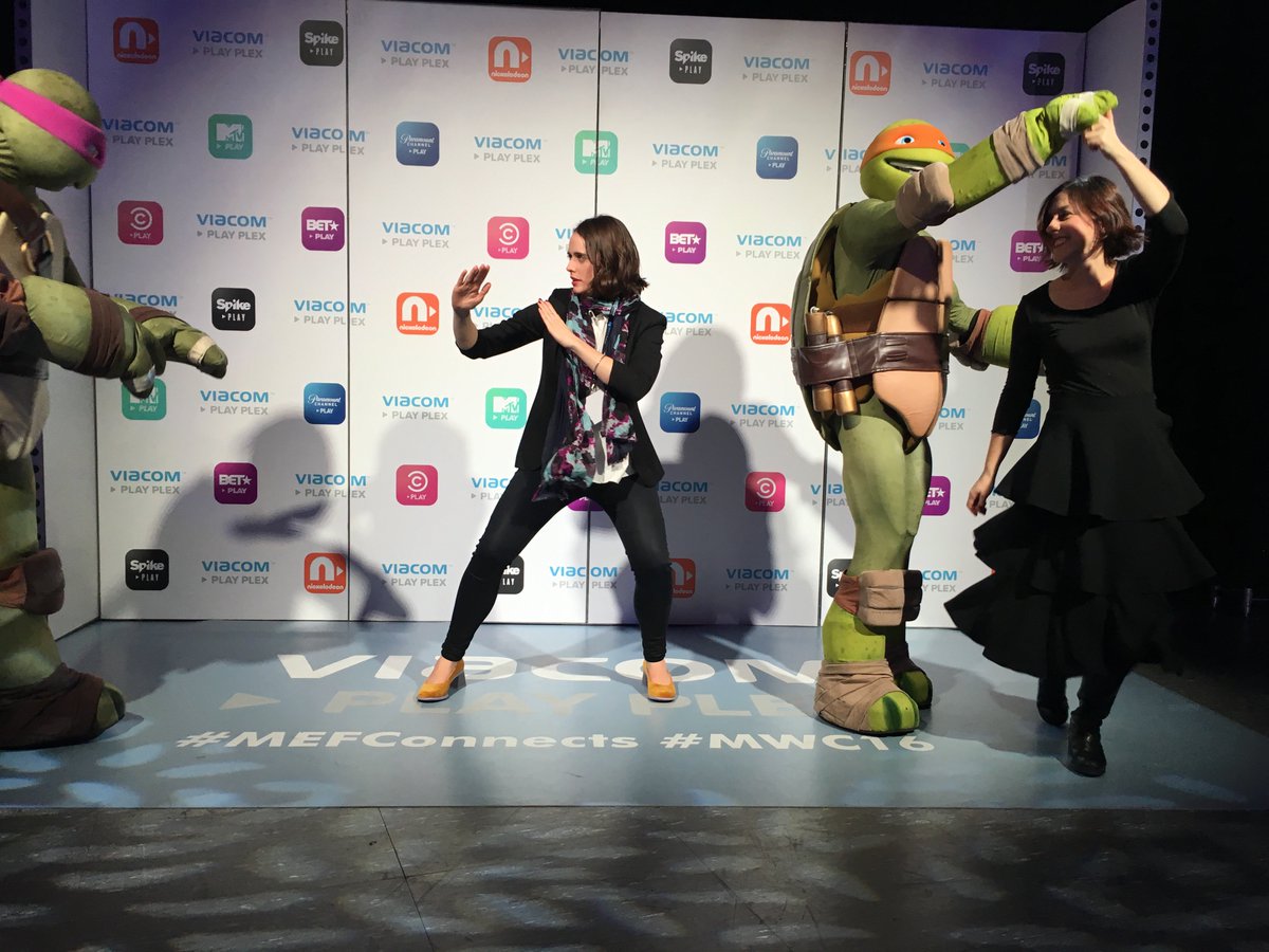 metaspeech_'s tweet photo. Throw Back @4YFN Metaspeech having a dance/fight with Donatello & Michelangelo #MEFConnects #MCW16 @Viacom https://t.co/020igOqE8U