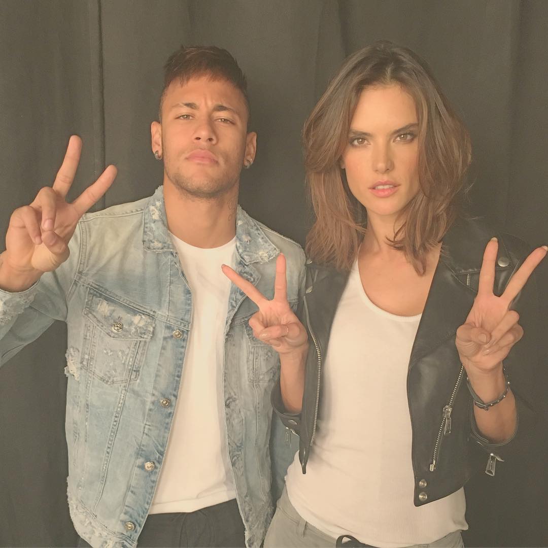 neymarjr's tweet photo. Paz BR @AngelAlessandra @REPLAY https://t.co/He1D2Tr4L3