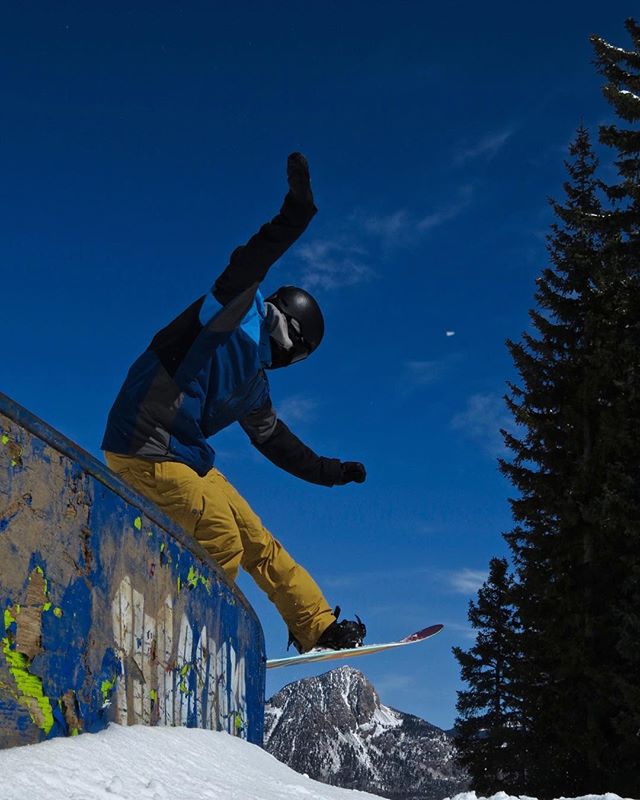 skipurg's tweet photo. Giving Spud Mountain a little #taparoo. π· @grady_j π·: @thedale https://t.co/qB7MBLtJY7