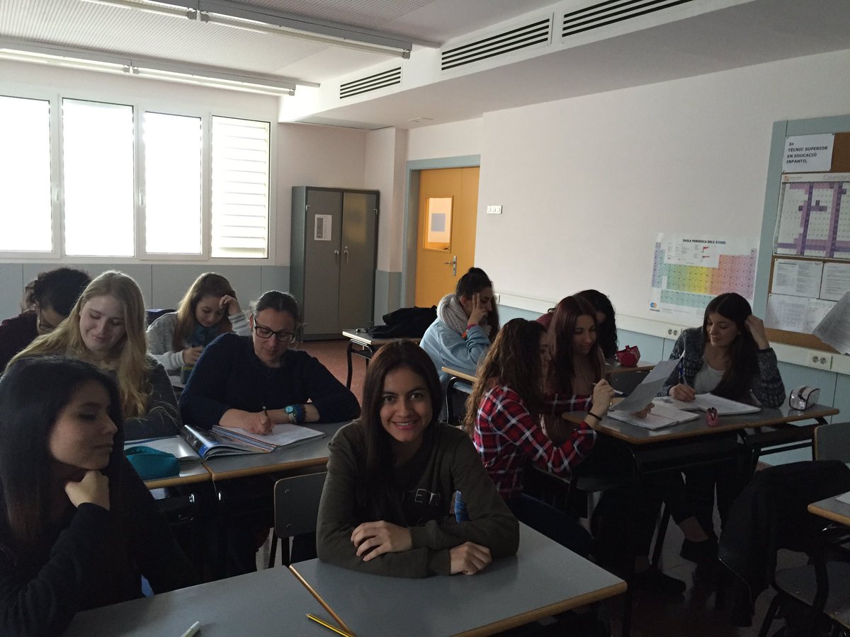 CoronasInma's tweet photo. @solcnou Discussing a sales  meeting #eduquemambsentit https://t.co/OSP0ocRARb