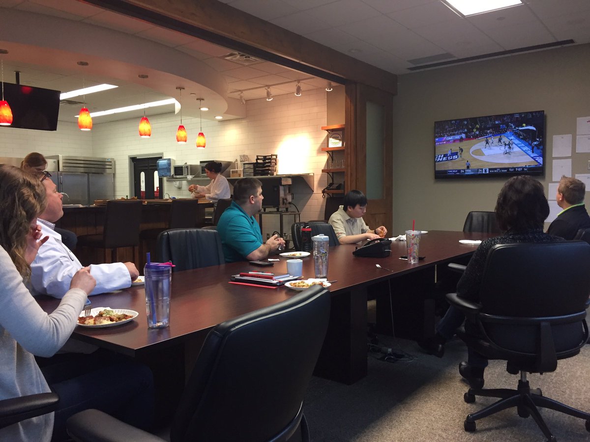 BuddysKitchen's tweet photo. March Madness lunch break at Buddys!!! https://t.co/CTFylY5VMr