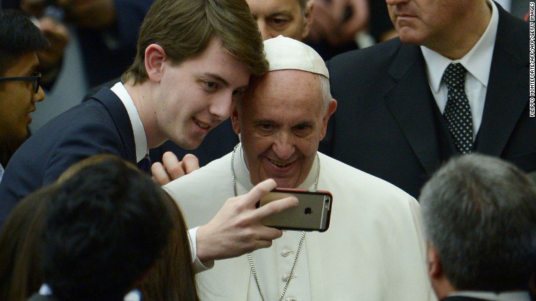 CNN's tweet image. Mark your calendar for Saturday: Pope Francis is getting on @instagram 🙏
cnnmon.ie/1pNwEpZ