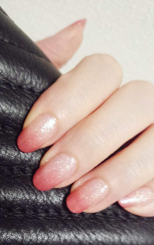 ゆき 爪キランキランにしたくて ラメてんこ盛りにしてみた Tinsのセイクリッドシャインのラメが多色でキラキラ 爪の半分ぐらいから ネイルホリックro603でシロップに この色は透明感があるからいつかシロップに使おうと思ってたの T Co V5noiuwncn