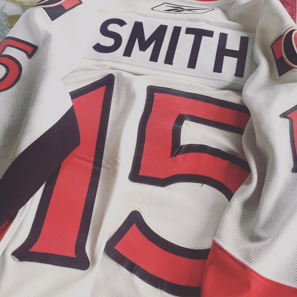 egodwin09's tweet photo. Finally got a new name on my #15 @Senators jersey! Thanks @kylesens #GoSensGo #ottawasenators #nhl https://t.co/MLOZwvoWfg
