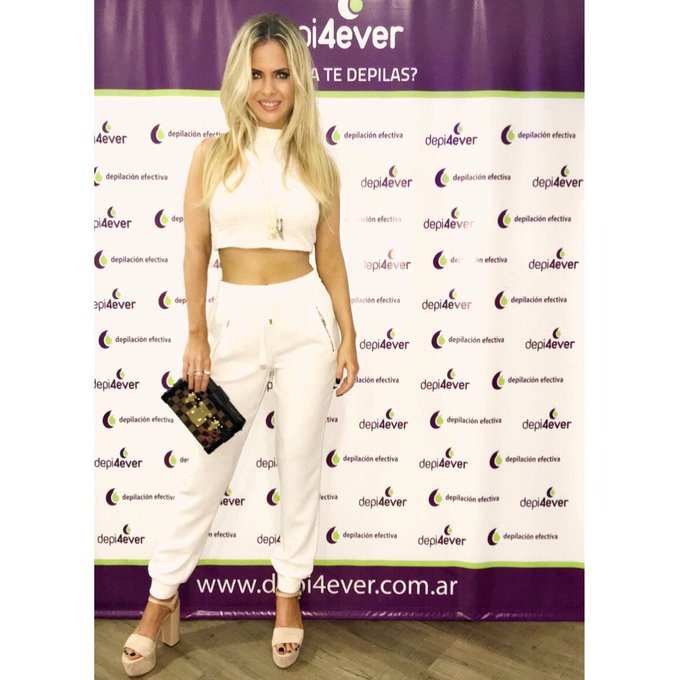 Mi look anoche en el lanzamiento de #ClimaDuo para #depi4ever https://t.co/pSxVX3kT0U