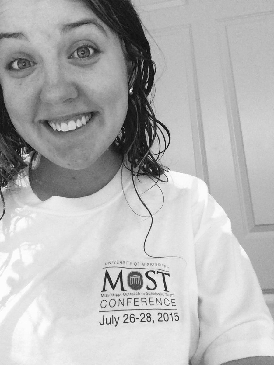 HelenFrink's tweet photo. Repping @umorientation through my insane midterm day thanks to #SROW2016. Hope I can do the ~most~ on my test! https://t.co/Ijy1g2nXxu