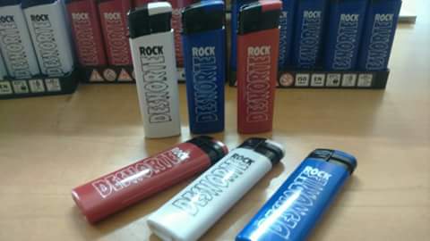 DESNORTEROCK's tweet photo. Xa temos dispoñible o merch do Desnorte Rock! Chisqueiros a 1€, encarga xa o teu!!! https://t.co/FB1hd22lFm