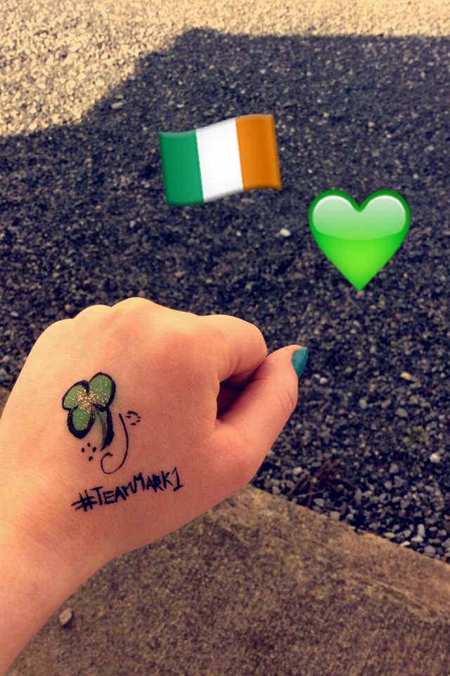 SarahRochemu's tweet photo. Happy St. Patrick's Day from Team Mark 💚👗🍀 #MayFTrip #TeamMark1 https://t.co/TpfQzgvNBz