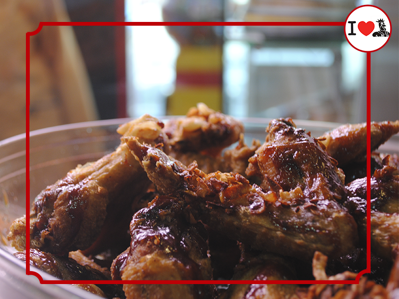 ElSabrosoMadrid's tweet photo. ¿De verdad os vais a resistir a estas alitas de pollo con salsa barbacoa? #ElSabroso #Asador #TakeAway https://t.co/XjpgWKL8D6