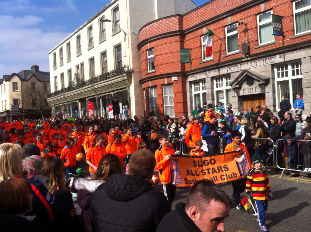 SligoAllStars's tweet photo. @SligoAllStars looking well in @SligoStPatrick parade 2016. Back to the Mercy for cake sale after! #allwelcome https://t.co/k1dhSEXk4e
