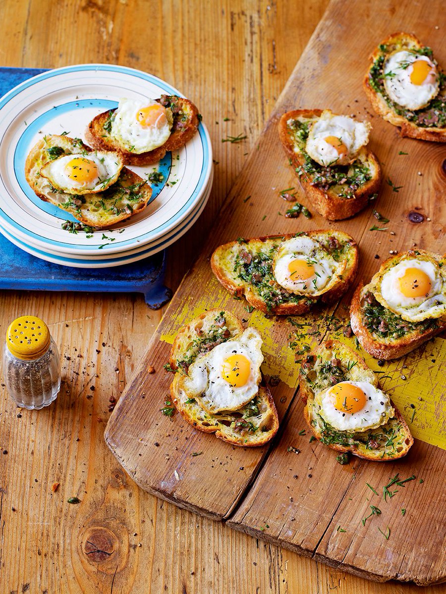 jamie_magazine's tweet photo. We're celebrating #StPatricksDay with an Irish farmhouse feast. Find these gorgeous recipes in our Easter issue. https://t.co/CAWQCscB5g