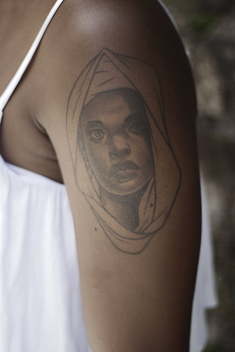 finhosoueu's tweet photo. #tattoos #tattoo #cadacabeçaumaafrica #pelepretatatuada #finho #finhosoueu https://t.co/o7xb2CCAnc