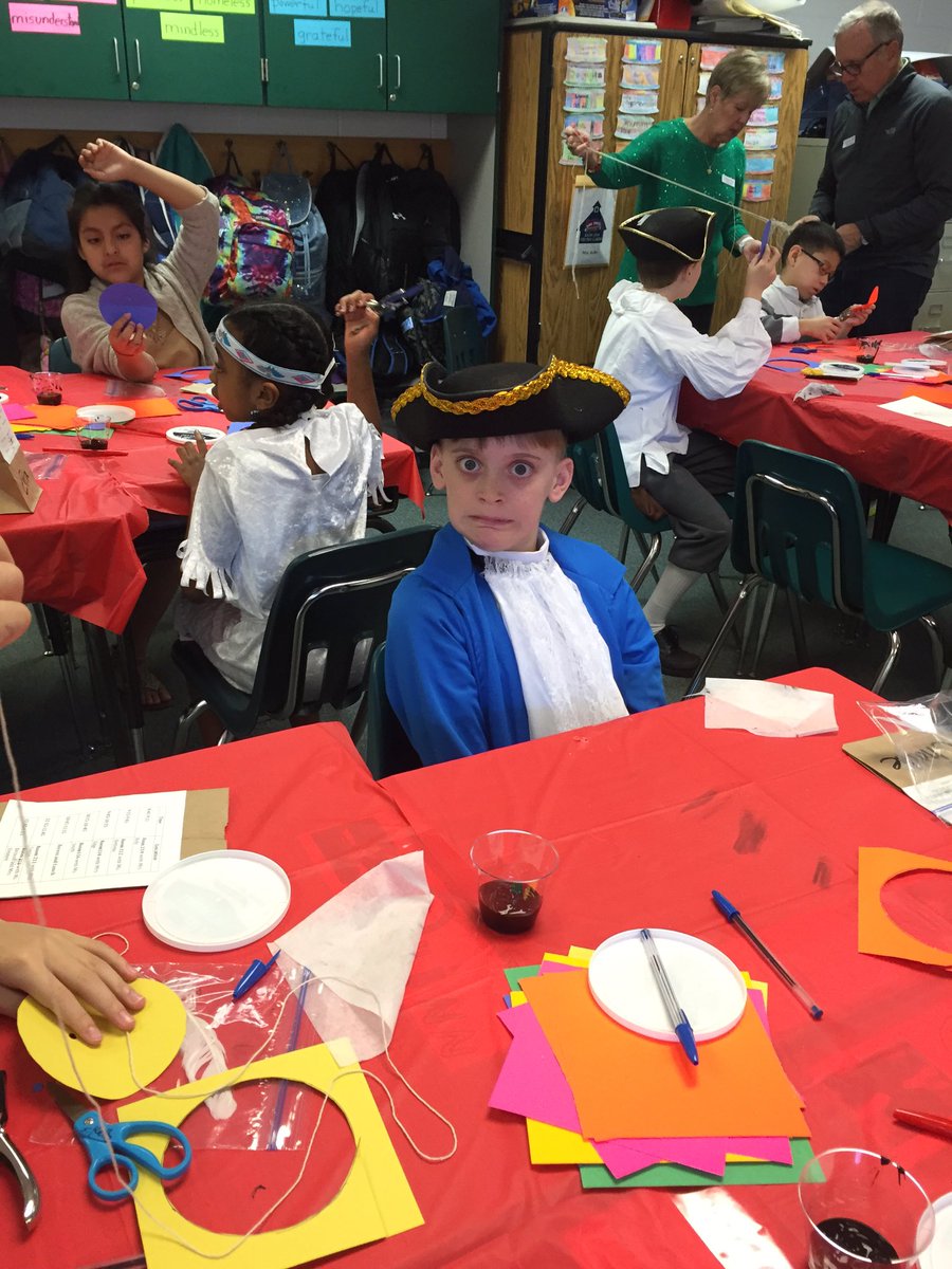 KingsGlenES's tweet image. The Redcoats are coming. #ColonialDay #KGFun