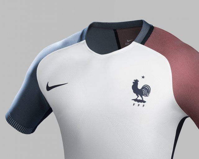 DataFoot's tweet photo. OFFICIEL : Les nouveaux maillots de l'Equipe de France pour l'EURO 2016 ! https://t.co/vYF6fHdfR5