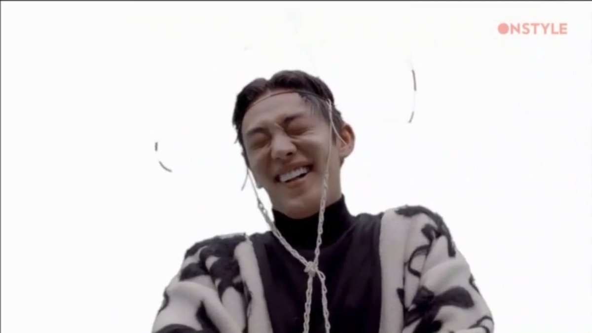 아카쨩.....이건1일1영상이다
턱깨물어주고싶네ㅠ뿌에에에에에엥ㅇ
웃는거 완전 30개월 아니냐