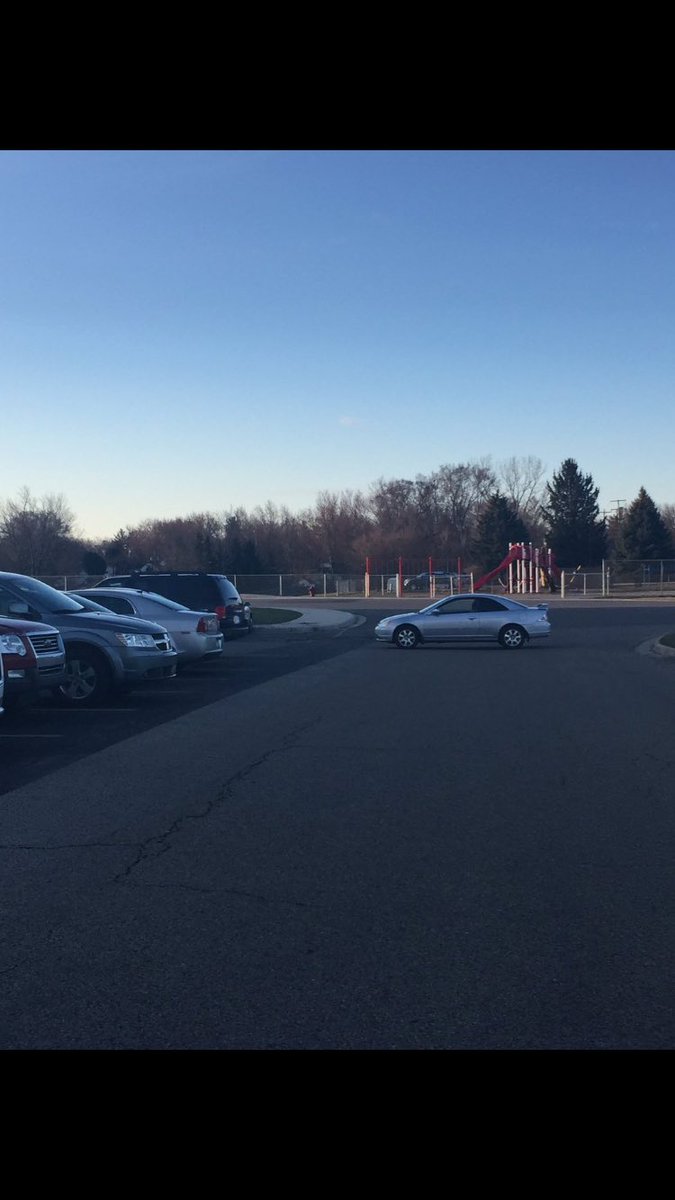 ZMulheisen's tweet photo. When you don't want to do push-ups first hour @Noah_Jam3s 😂😂 https://t.co/oBmHquYJOb