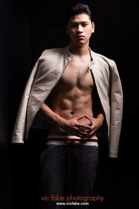 iamethanrufino's tweet photo. #ThursdayHotness1 #HOTPinoys #ChinitoBagets https://t.co/A5kZhlwm6H