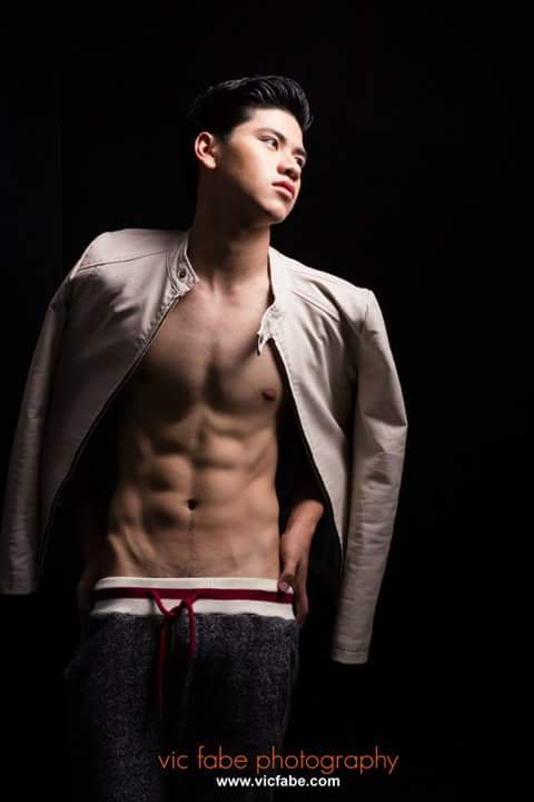 iamethanrufino's tweet photo. #ThursdayHotness1 #HOTPinoys #ChinitoBagets https://t.co/A5kZhlwm6H