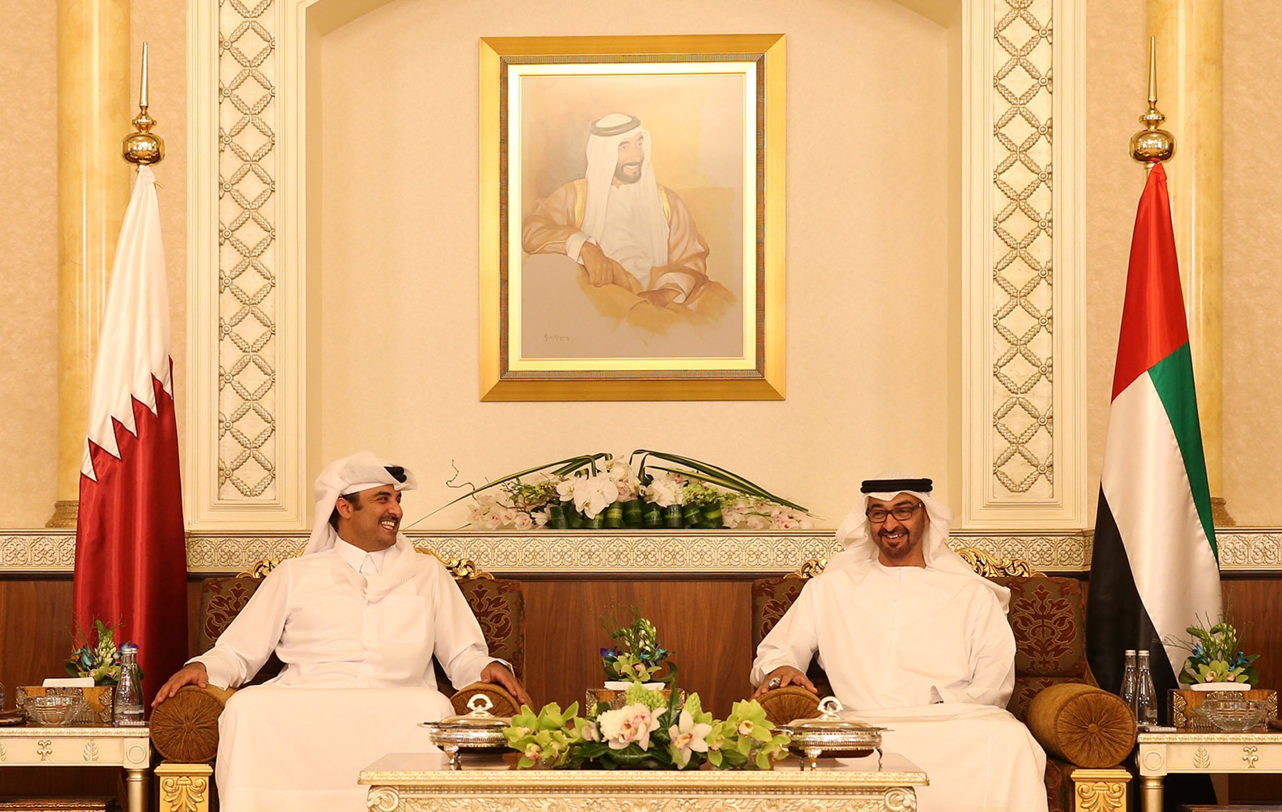 محمد بن زايد و أمير قطر