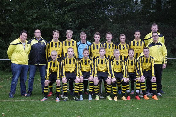 1e klasser @mvr C1 verslaat <a href="/AZSV_Aalten/">AZSV-Aalten</a> C1 (3e Divisie) en plaats zich voor Halve Finale. achterhoek-cup.nl/mvr-c1-naar-de…