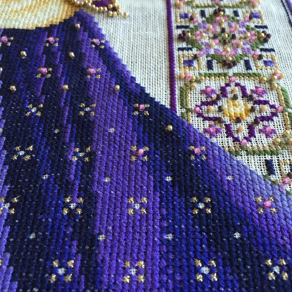 password_quilt's tweet image. oh no! i've run out of beads and cannot finish her today || #celticspring #celticladies #crossstitch