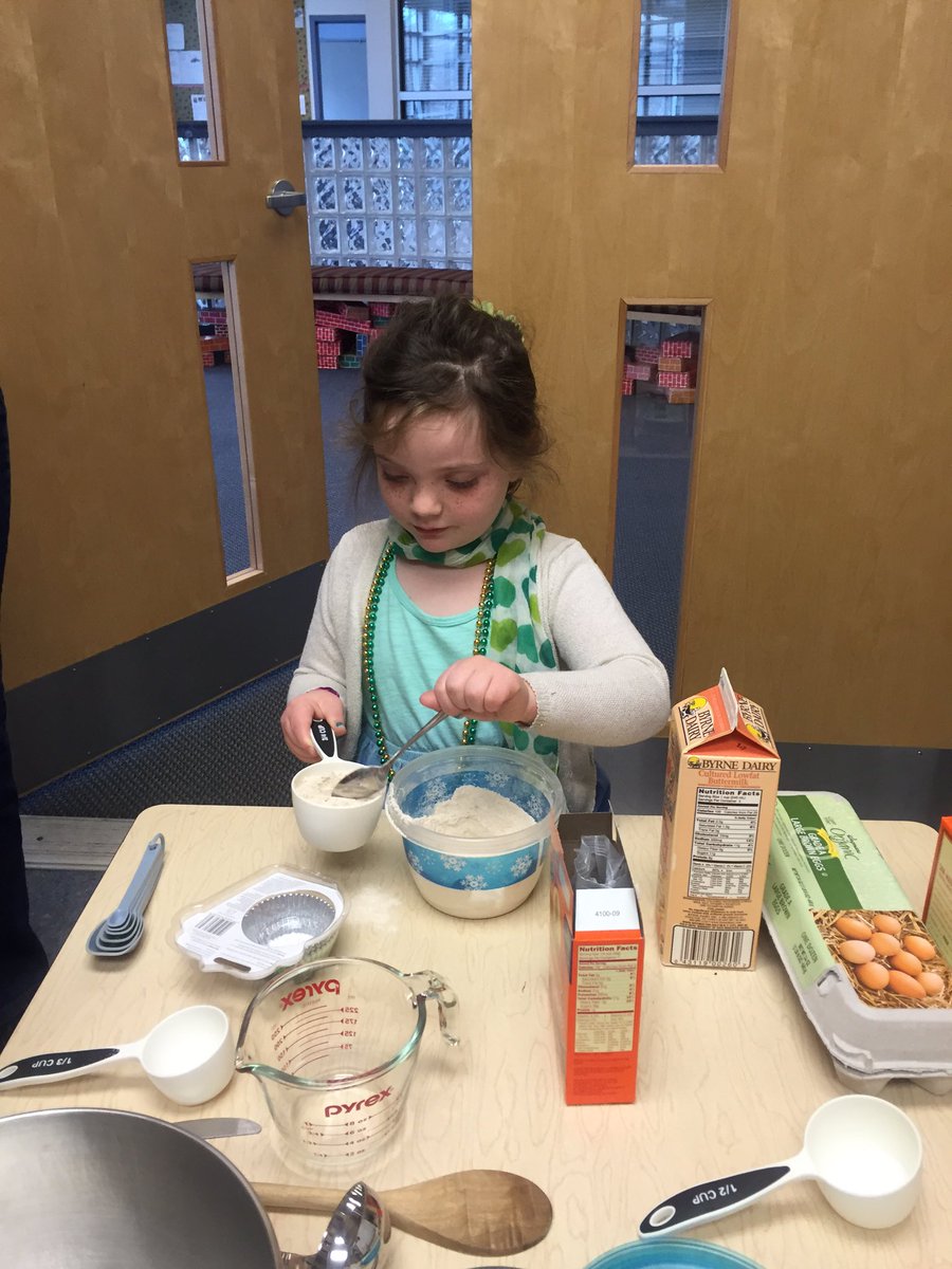 MsKateMSL's tweet image. Making Irish soda bread muffins. Happy St. Patrick's Day! 🍀