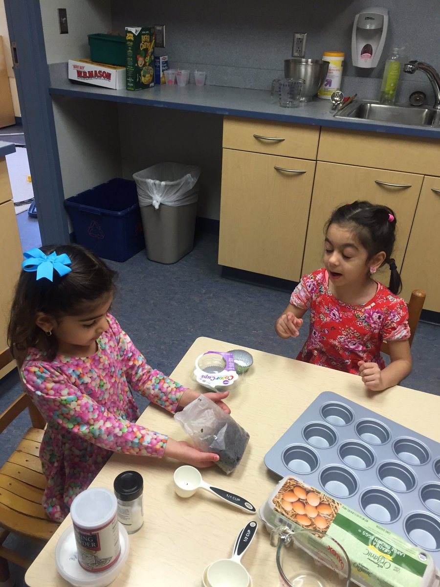 MsKateMSL's tweet image. Making Irish soda bread muffins. Happy St. Patrick's Day! 🍀