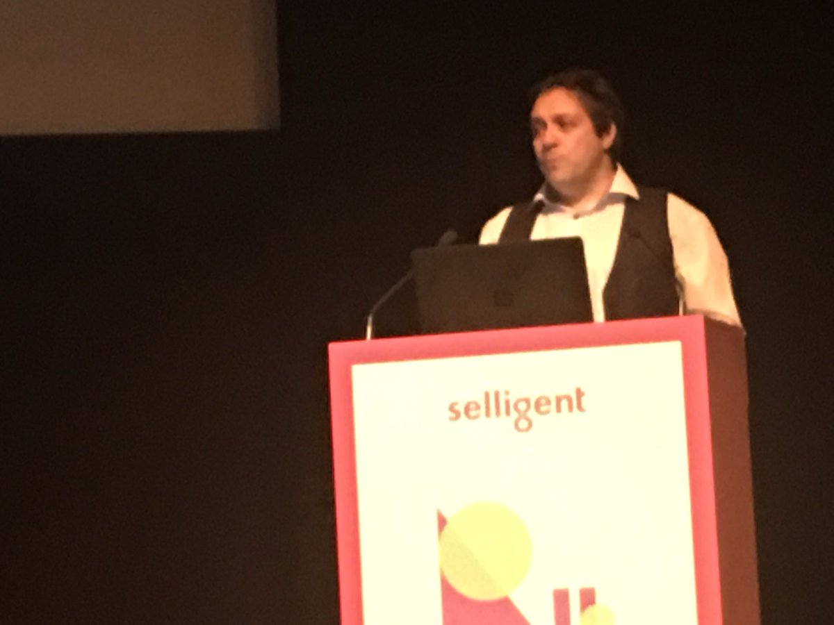 JF_Hz's tweet photo. Tour d'horizon de l'innovation au #reconnect16 #selligentevent avec @alexandre3h33 https://t.co/Z2BoaD04LK