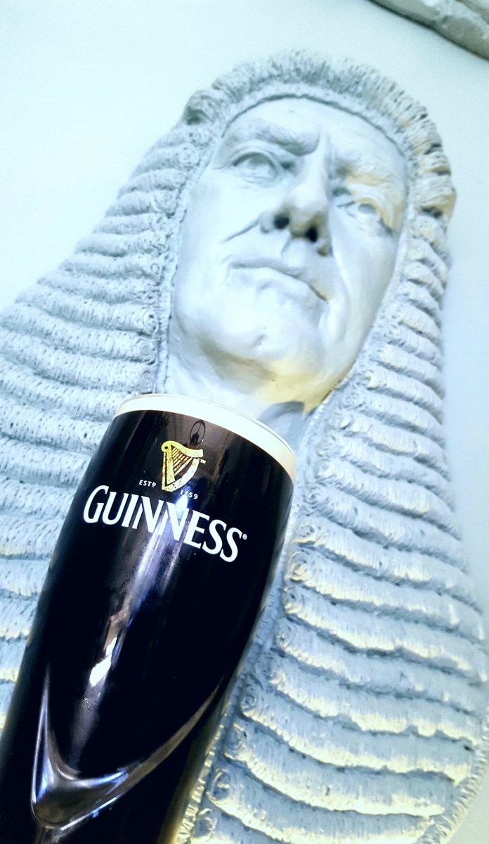 JudgesYork's tweet photo. Did you know  pint of Guiness has less calories than a pint of orange juice? #StPatricksDay #guinessoclock https://t.co/Wp0iVaOeCk