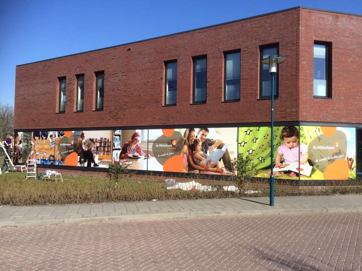 gbuprintmedia's tweet photo. GBU media voorziet  i.s.m. met @MeMoReclame de bibliotheek van nieuwe gevelreclame. Wat een blikvanger voor @bieburk https://t.co/1KIfLZ4tNm